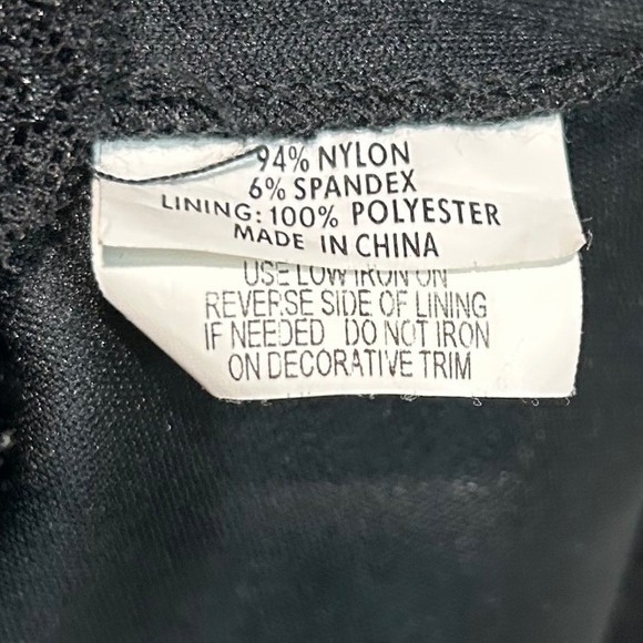 Marina Petite Black‎ Lace Beaded V Neck Sheath Dress Size 8P Party Evening - Picture 9 of 9